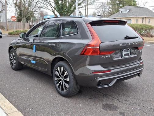 2025 Volvo XC60 B5 Core