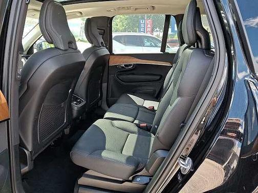 Onyx Black 2024 Volvo XC90 Plus