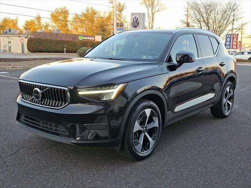 2025 Volvo XC40 B5 Core Bright Theme