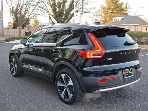 2025 Volvo XC40 B5 Core Bright Theme