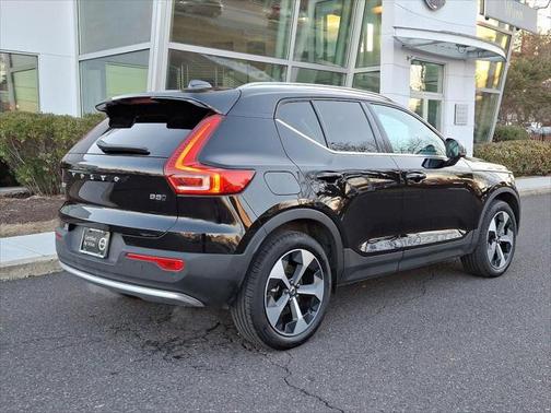2025 Volvo XC40 B5 Core Bright Theme