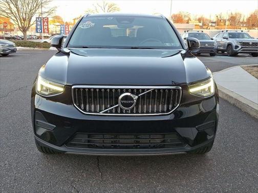 2025 Volvo XC40 B5 Core Bright Theme