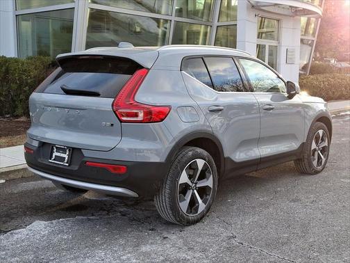 2025 Volvo XC40 B5 Core Bright Theme