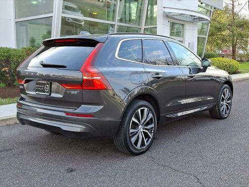 2022 Volvo XC60 Momentum