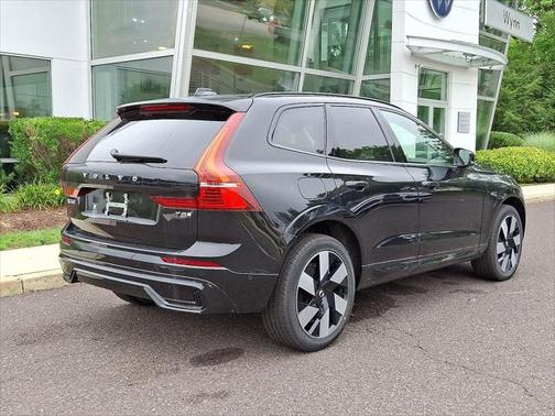 2025 Volvo XC60 Plug-In Hybrid T8 Plus