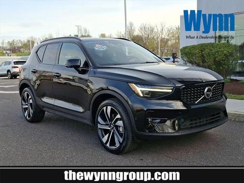 2025 Volvo XC40 B5 Plus Dark Theme