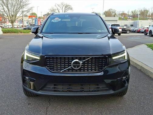 2025 Volvo XC40 B5 Plus Dark Theme