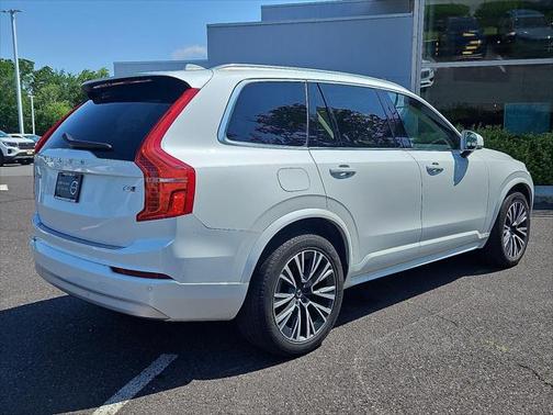 2022 Volvo XC90 T5 Momentum