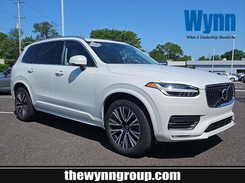 2022 Volvo XC90 T5 Momentum