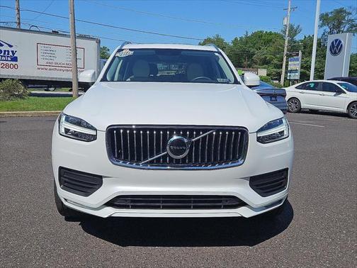 2022 Volvo XC90 T5 Momentum