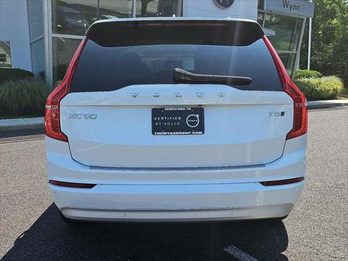 2022 Volvo XC90 T5 Momentum