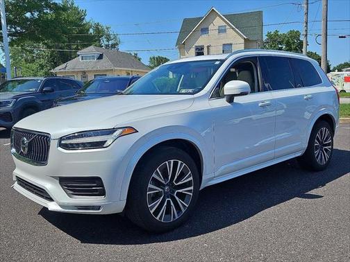 2022 Volvo XC90 T5 Momentum