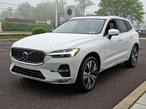 2023 Volvo XC60 B5 Plus Bright Theme