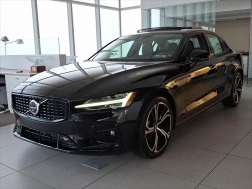 2024 Volvo S60 B5 Plus Dark Theme