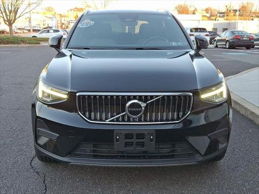 2025 Volvo XC40 B5 Core Bright Theme