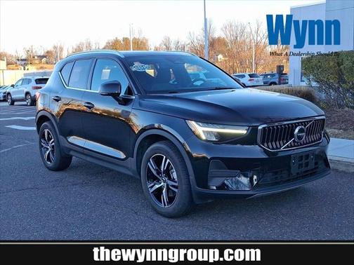 2025 Volvo XC40 B5 Core Bright Theme
