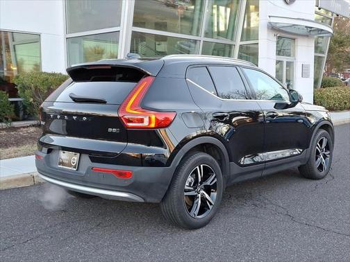 2025 Volvo XC40 B5 Core Bright Theme
