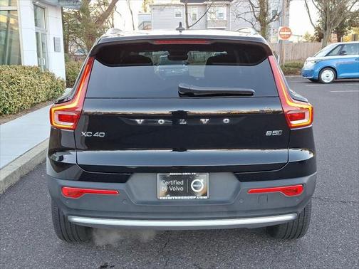 2025 Volvo XC40 B5 Core Bright Theme