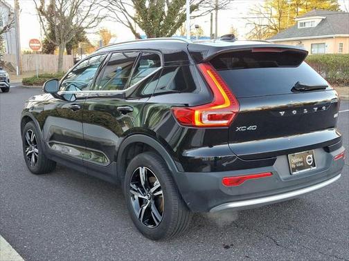 2025 Volvo XC40 B5 Core Bright Theme
