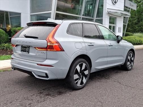 2025 Volvo XC60 Plug-In Hybrid T8 Plus