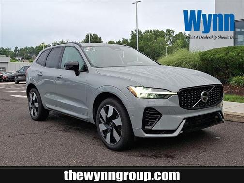 2025 Volvo XC60 Plug-In Hybrid T8 Plus