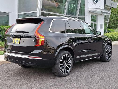 2025 Volvo XC90 Plug-In Hybrid T8 Plus 7-Seater
