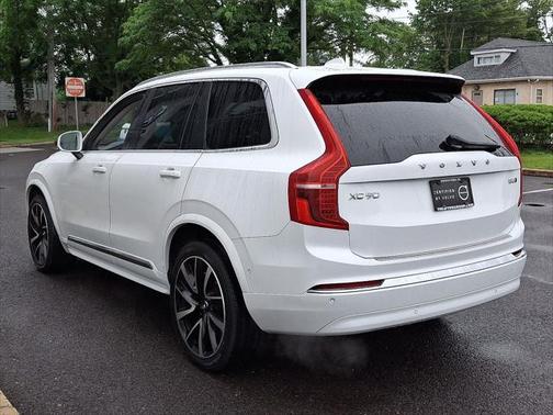 2023 Volvo XC90 B5 Plus