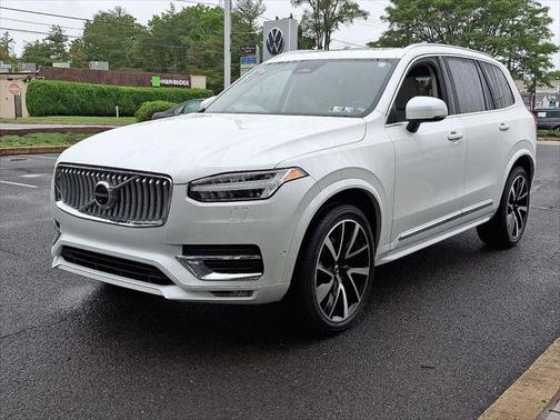 2023 Volvo XC90 B5 Plus