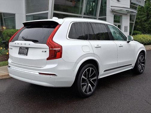 2023 Volvo XC90 B5 Plus