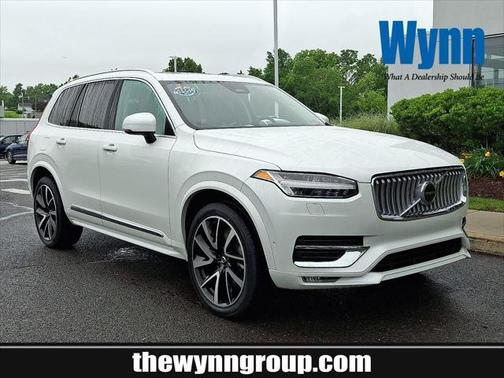 2023 Volvo XC90 B5 Plus