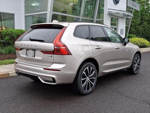 2025 Volvo XC60 Plus