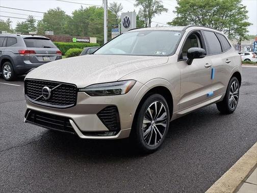 2025 Volvo XC60 Plus
