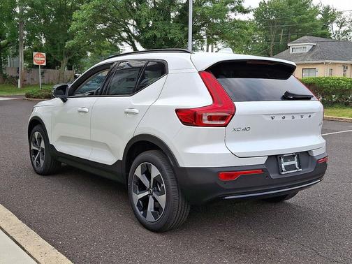 2026 Volvo XC40 B5 Plus