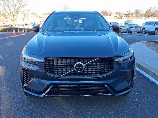 2025 Volvo XC60 Plug-In Hybrid T8 Plus