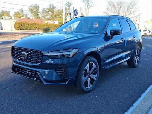 2025 Volvo XC60 Plug-In Hybrid T8 Plus