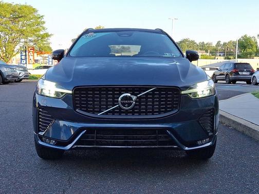2024 Volvo XC60 B5 Plus Dark Theme