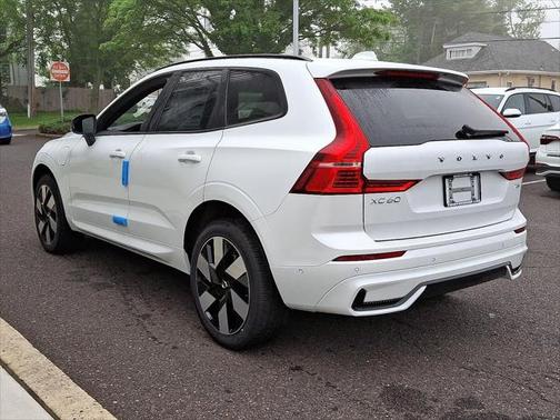 2025 Volvo XC60 Plug-In Hybrid T8 Plus