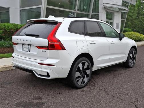 2025 Volvo XC60 Plug-In Hybrid T8 Plus