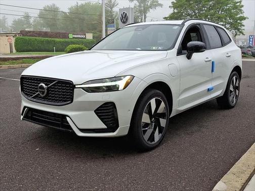 2025 Volvo XC60 Plug-In Hybrid T8 Plus