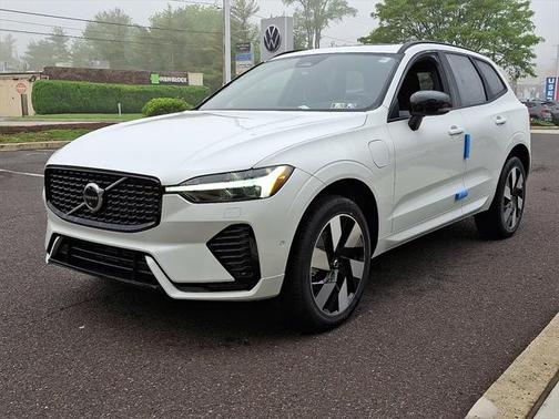2025 Volvo XC60 Plug-In Hybrid T8 Plus