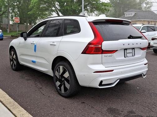 2025 Volvo XC60 Plug-In Hybrid T8 Plus