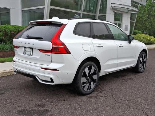 2025 Volvo XC60 Plug-In Hybrid T8 Plus