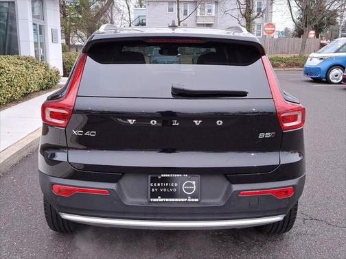 2025 Volvo XC40 B5 Core Bright Theme
