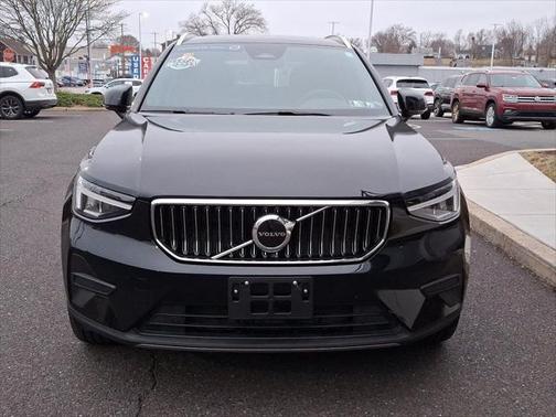 2025 Volvo XC40 B5 Core Bright Theme