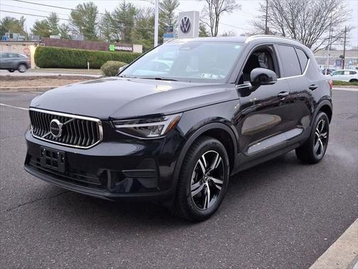 2025 Volvo XC40 B5 Core Bright Theme