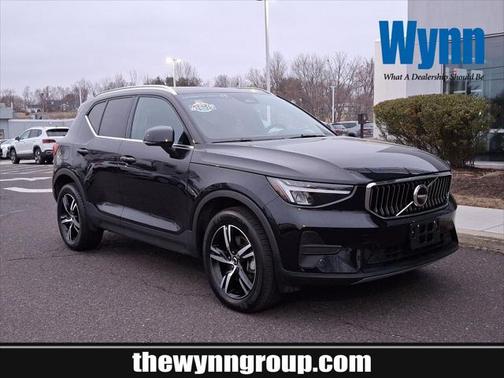 2025 Volvo XC40 B5 Core Bright Theme