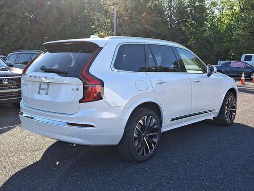 2025 Volvo XC90 B5 Plus 7-Seater