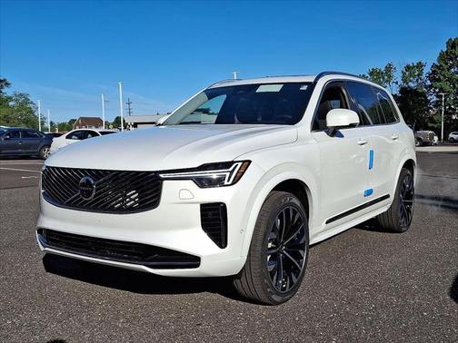2025 Volvo XC90 B5 Plus 7-Seater