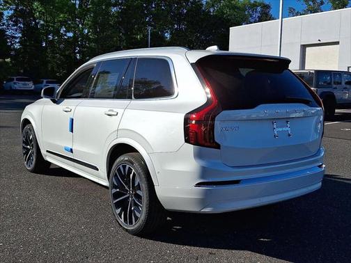 2025 Volvo XC90 B5 Plus 7-Seater