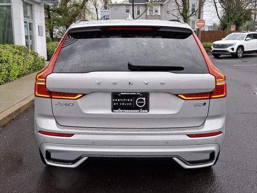 2023 Volvo XC60 B5 Plus Dark Theme